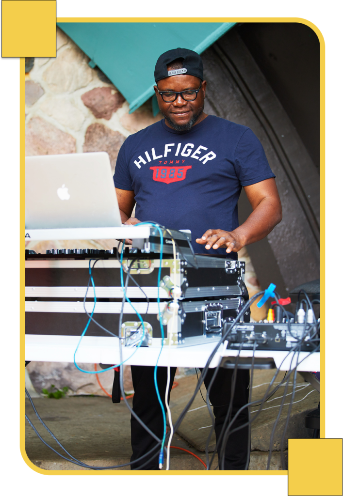stage-dj